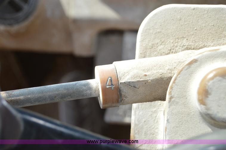 image for item I2929 1982 Caterpillar 966D wheel loader