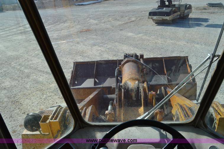 image for item I2929 1982 Caterpillar 966D wheel loader