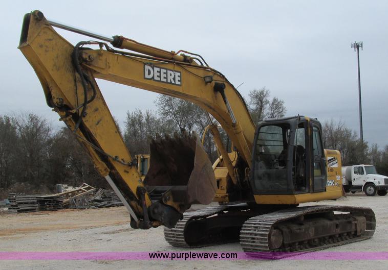 image for item I2930 2003 John Deere 225C LC excavator