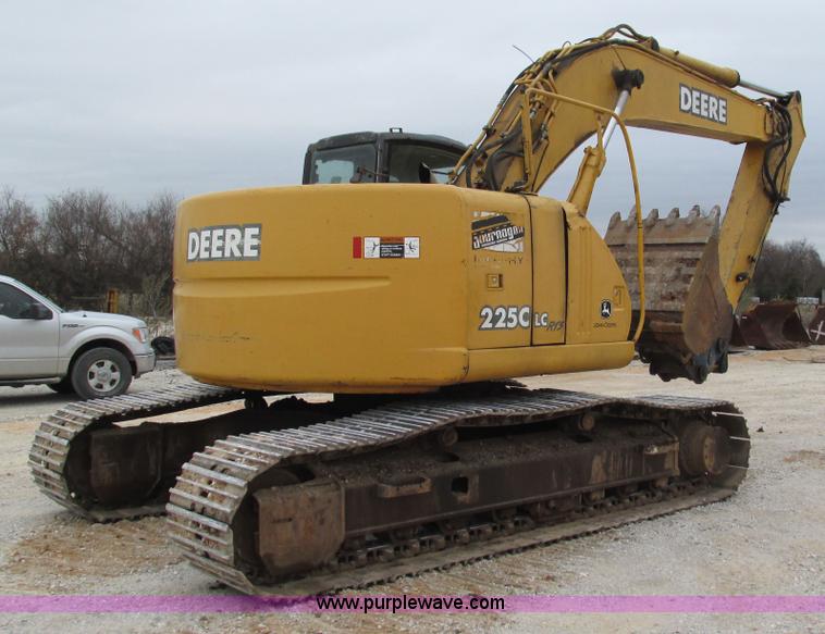 image for item I2930 2003 John Deere 225C LC excavator