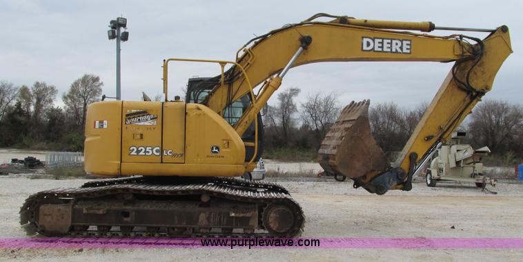 image for item I2930 2003 John Deere 225C LC excavator