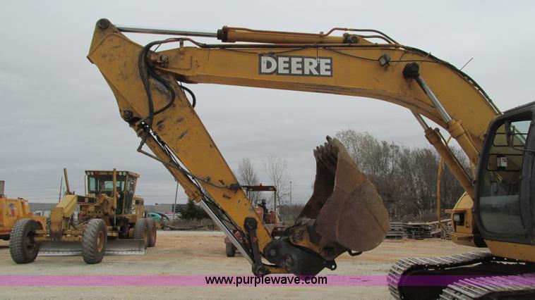 image for item I2930 2003 John Deere 225C LC excavator
