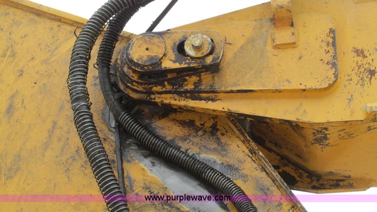 image for item I2930 2003 John Deere 225C LC excavator