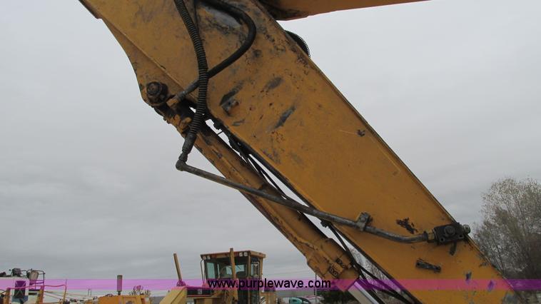 image for item I2930 2003 John Deere 225C LC excavator