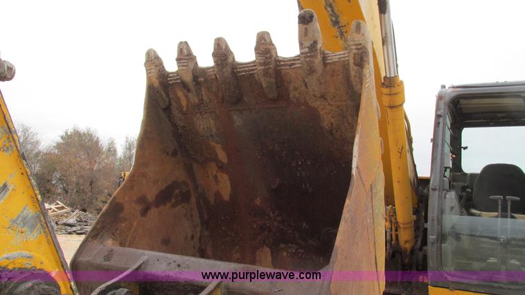 image for item I2930 2003 John Deere 225C LC excavator