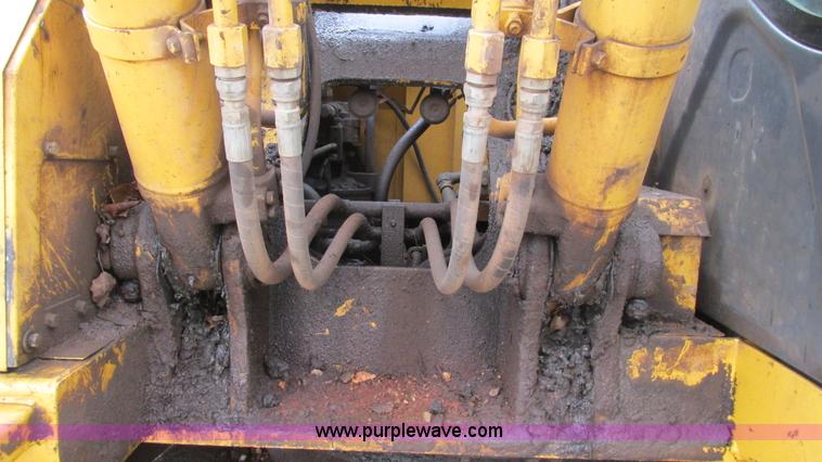 image for item I2930 2003 John Deere 225C LC excavator