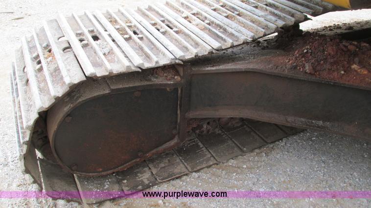 image for item I2930 2003 John Deere 225C LC excavator