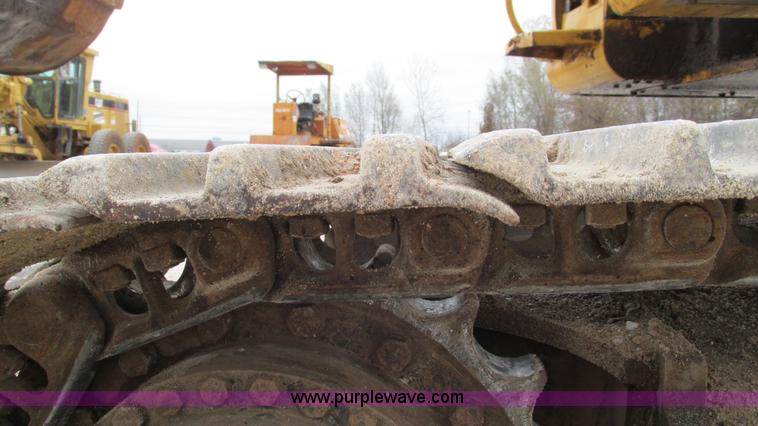 image for item I2930 2003 John Deere 225C LC excavator