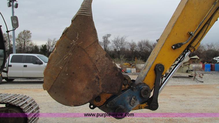 image for item I2930 2003 John Deere 225C LC excavator