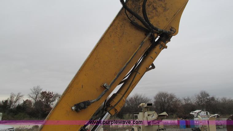 image for item I2930 2003 John Deere 225C LC excavator