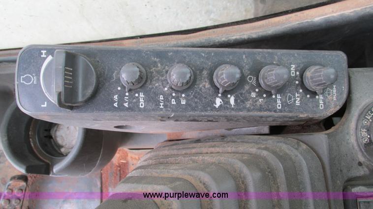 image for item I2930 2003 John Deere 225C LC excavator