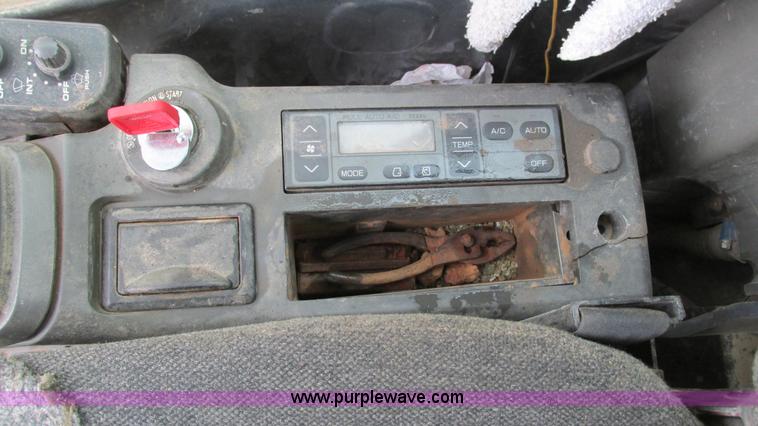 image for item I2930 2003 John Deere 225C LC excavator