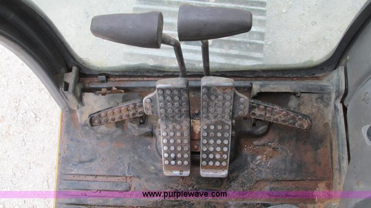 image for item I2930 2003 John Deere 225C LC excavator