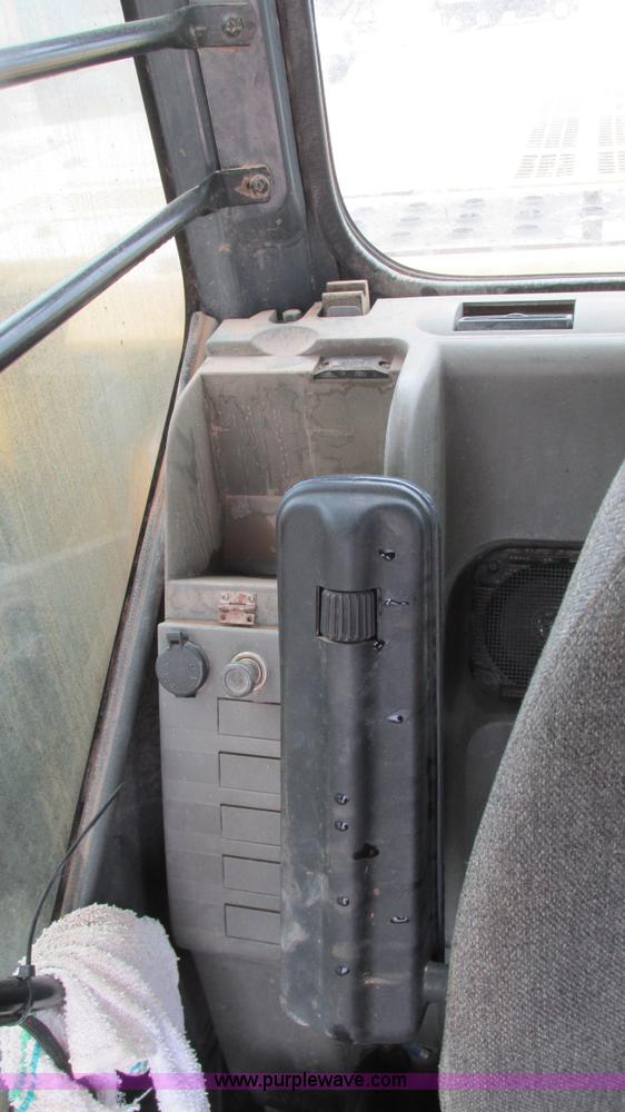 image for item I2930 2003 John Deere 225C LC excavator