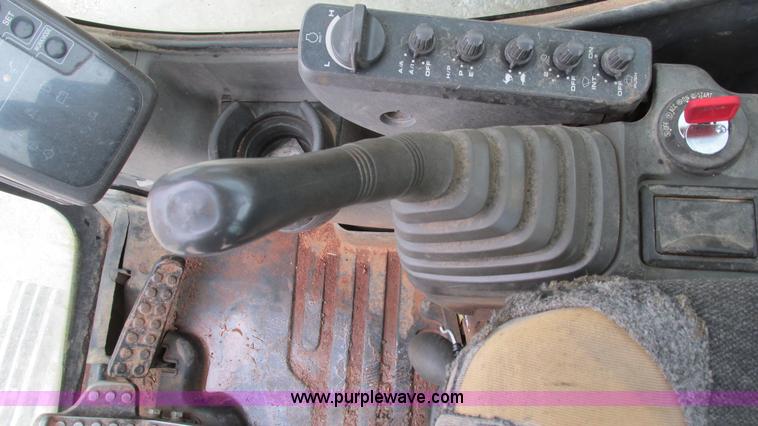 image for item I2930 2003 John Deere 225C LC excavator