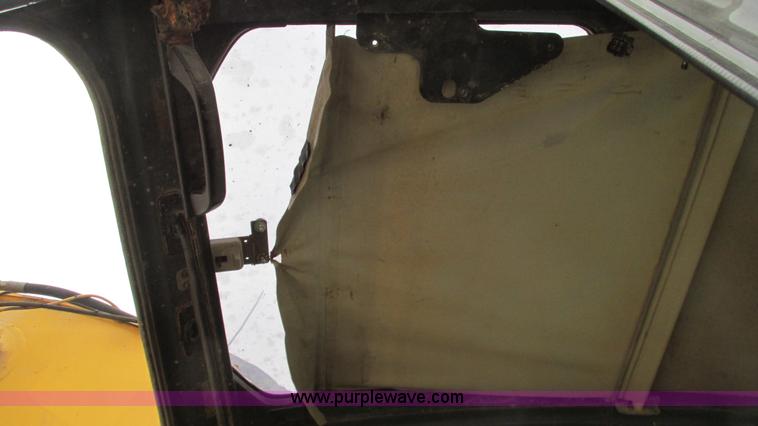 image for item I2930 2003 John Deere 225C LC excavator