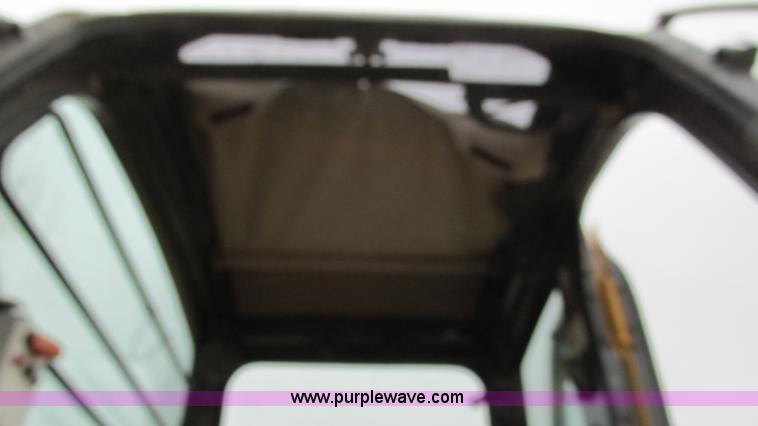 image for item I2930 2003 John Deere 225C LC excavator