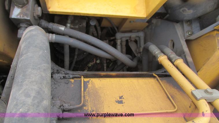 image for item I2930 2003 John Deere 225C LC excavator