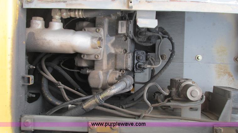 image for item I2930 2003 John Deere 225C LC excavator