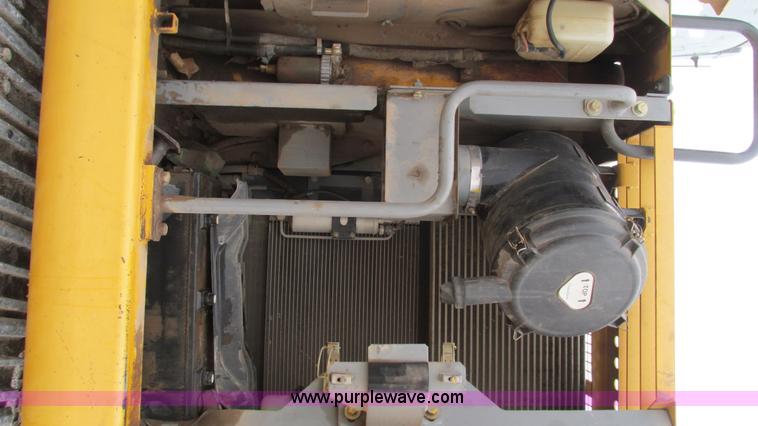 image for item I2930 2003 John Deere 225C LC excavator