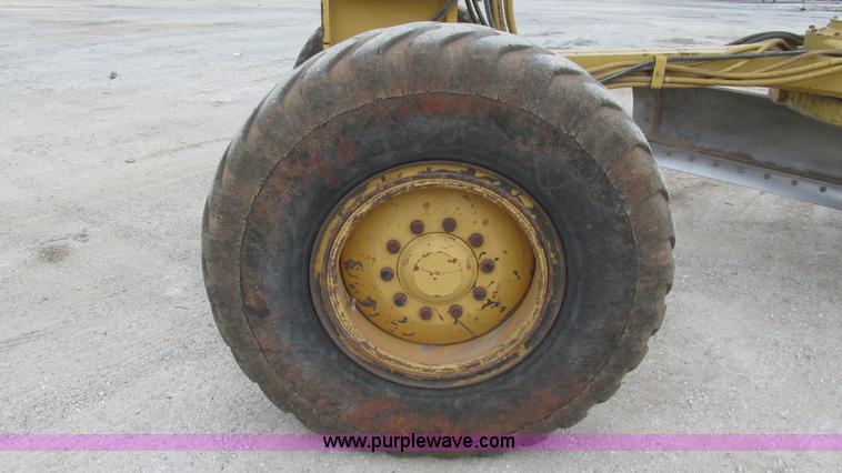 image for item I3167 1995 Caterpillar 12H motor grader