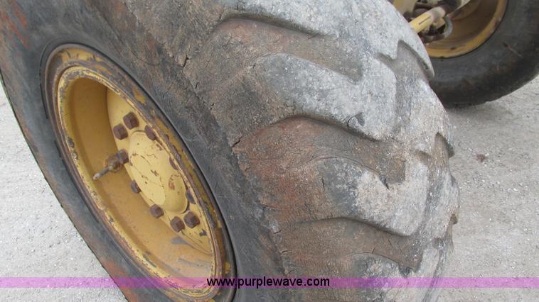 image for item I3167 1995 Caterpillar 12H motor grader