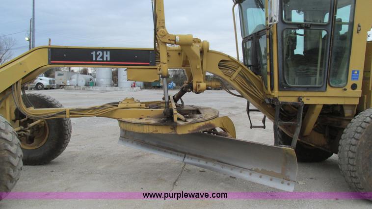 image for item I3167 1995 Caterpillar 12H motor grader