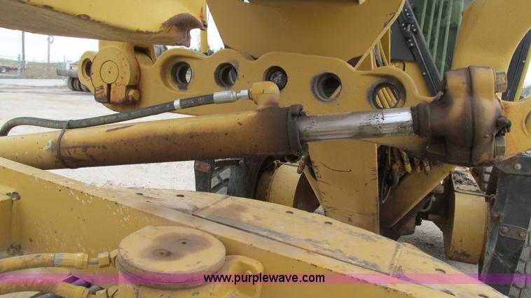 image for item I3167 1995 Caterpillar 12H motor grader