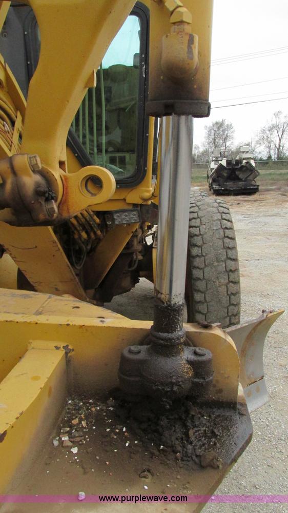image for item I3167 1995 Caterpillar 12H motor grader