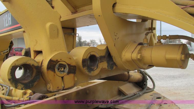 image for item I3167 1995 Caterpillar 12H motor grader