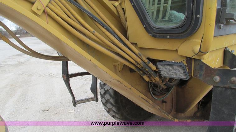 image for item I3167 1995 Caterpillar 12H motor grader