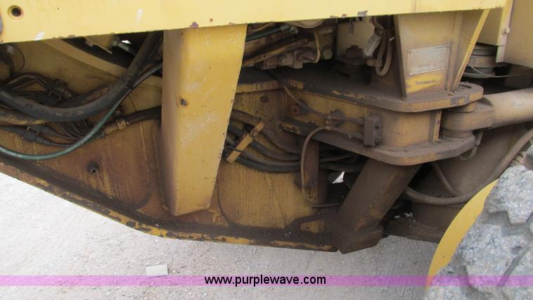 image for item I3167 1995 Caterpillar 12H motor grader