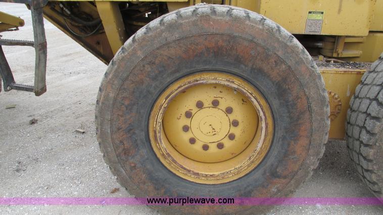 image for item I3167 1995 Caterpillar 12H motor grader