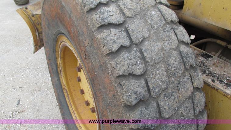 image for item I3167 1995 Caterpillar 12H motor grader