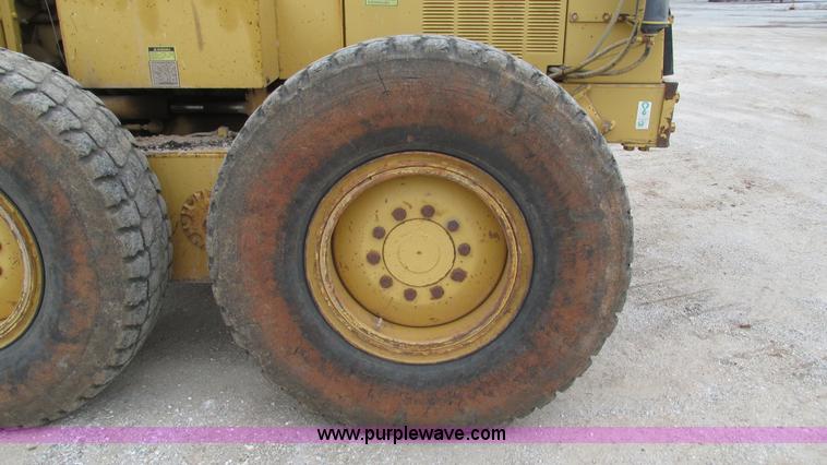 image for item I3167 1995 Caterpillar 12H motor grader