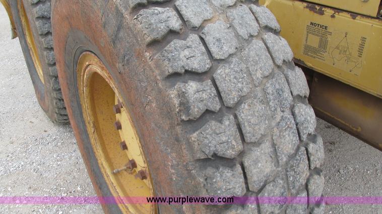 image for item I3167 1995 Caterpillar 12H motor grader