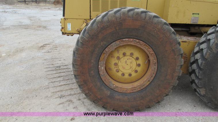 image for item I3167 1995 Caterpillar 12H motor grader