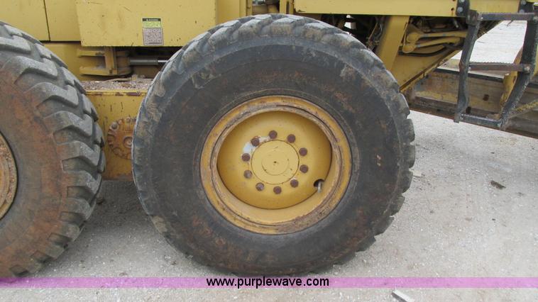 image for item I3167 1995 Caterpillar 12H motor grader