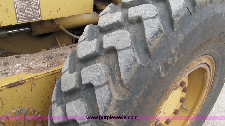 image for item I3167 1995 Caterpillar 12H motor grader