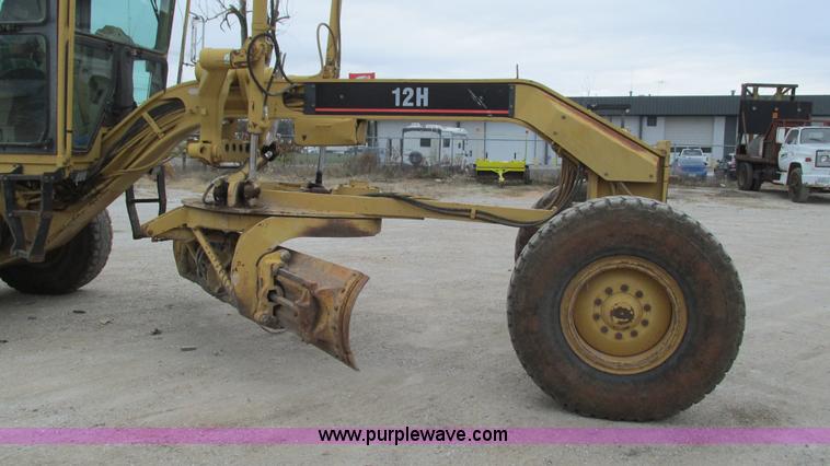 image for item I3167 1995 Caterpillar 12H motor grader
