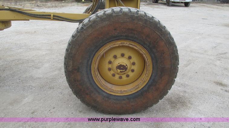 image for item I3167 1995 Caterpillar 12H motor grader