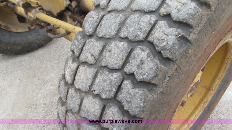 image for item I3167 1995 Caterpillar 12H motor grader