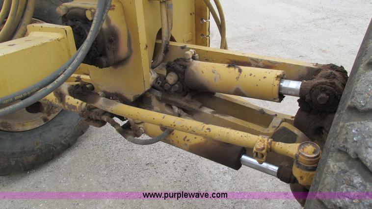 image for item I3167 1995 Caterpillar 12H motor grader