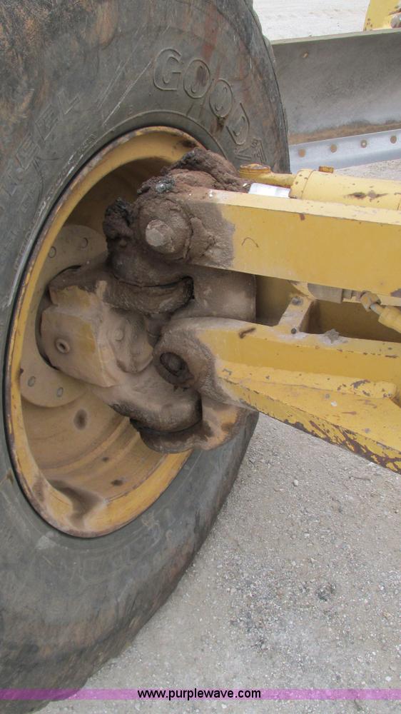 image for item I3167 1995 Caterpillar 12H motor grader