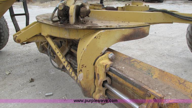 image for item I3167 1995 Caterpillar 12H motor grader