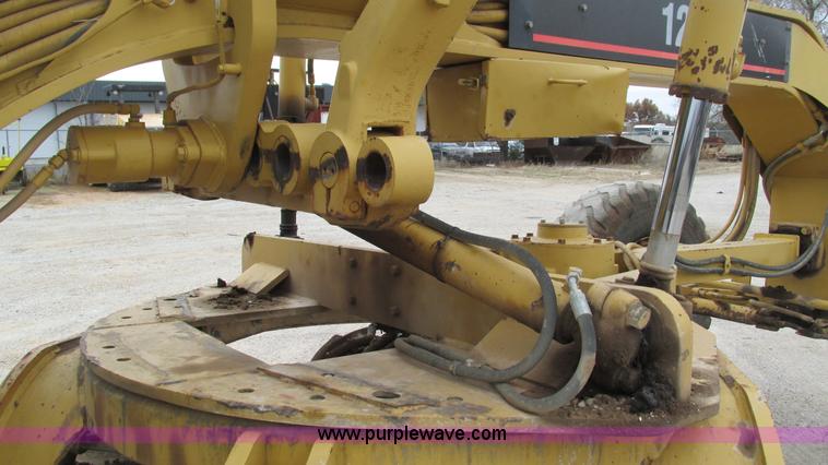 image for item I3167 1995 Caterpillar 12H motor grader