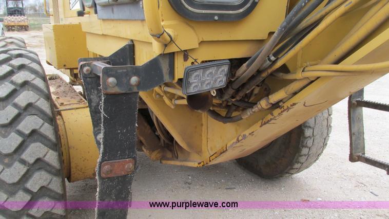 image for item I3167 1995 Caterpillar 12H motor grader