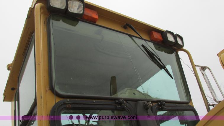 image for item I3167 1995 Caterpillar 12H motor grader