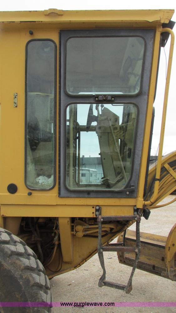 image for item I3167 1995 Caterpillar 12H motor grader