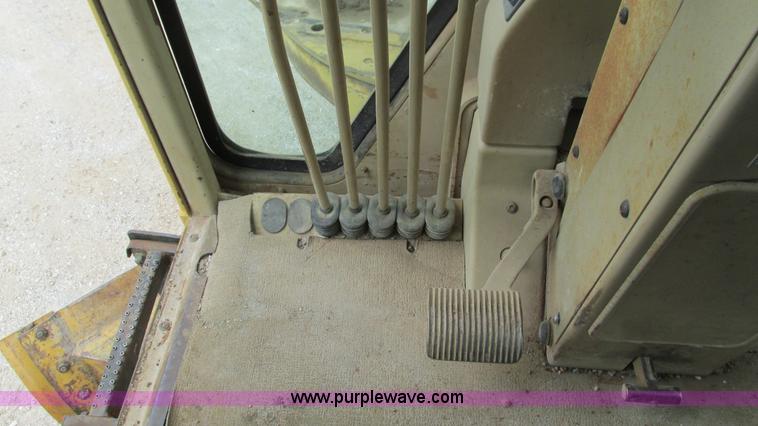 image for item I3167 1995 Caterpillar 12H motor grader